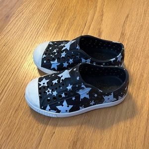 Native Jefferson shoes, child size 8, black with white stars